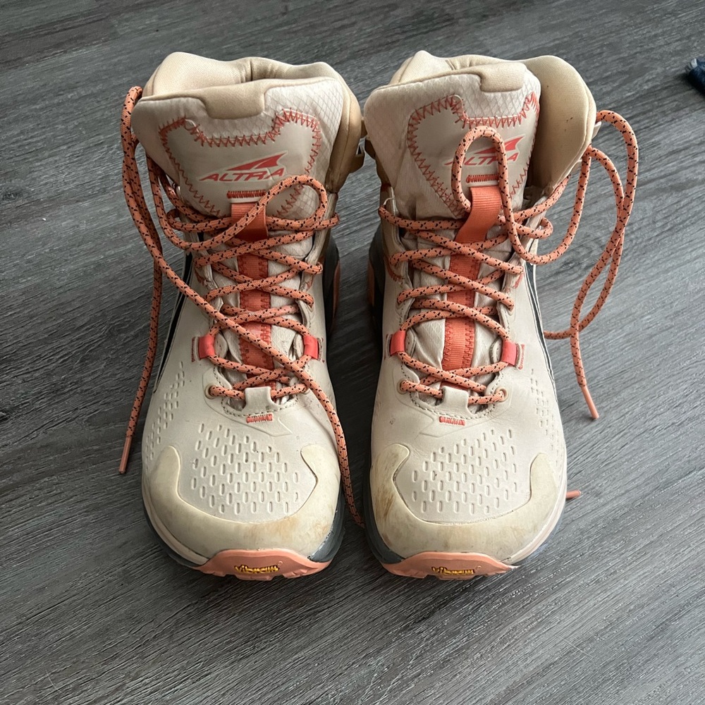 Altra Women’s Olympus 5 Hike Mid GTX